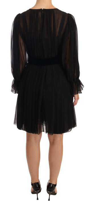 Schwarzes, plissiertes Mini-Kleid aus Seiden-Stretch mit Netzstoff-Einsätzen