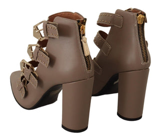 Braune Leder Pumps mit Blockabsatz und mehreren Schnallen