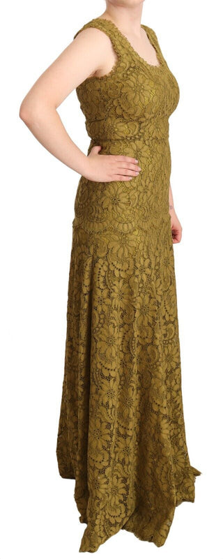 Vestido largo marrón con encaje floral hasta el suelo
