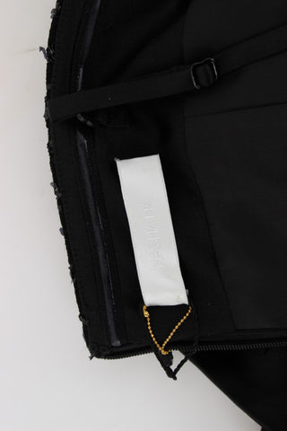 Vestido lápiz negro sin tirantes con adornos