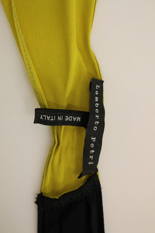 Vestido cóctel de seda amarilla y negra con corte ajustado