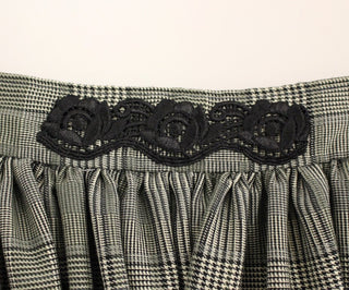 Falda corta de lana a cuadros gris