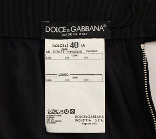 Falda transparente de seda negra, por encima de la rodilla