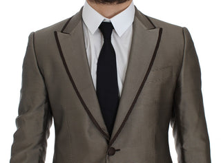 Blazer de seda marrón ajustado de dos botones