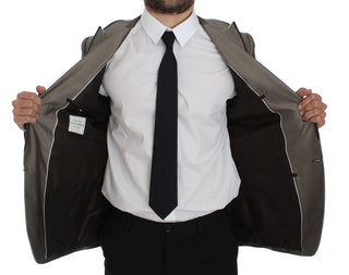 Blazer de seda marrón ajustado de dos botones