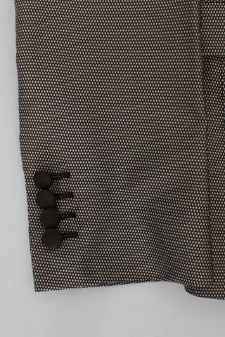 Blazer de seda marrón ajustado de dos botones