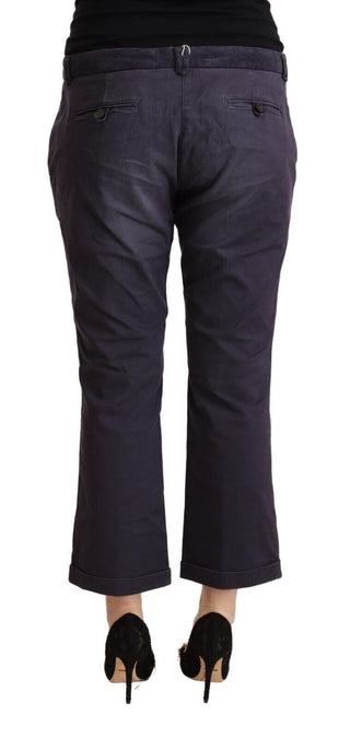 Pantalones negros acampanados de tiro bajo con dobladillo doblado y corte cropped