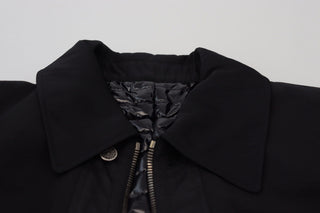 Chaqueta negra de lana con cuello y cremallera completa