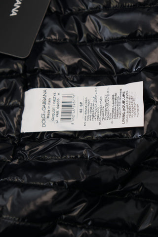 Chaqueta negra de lana con cuello y cremallera completa