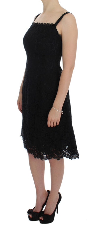 Vestido de rodilla negro con encaje floral