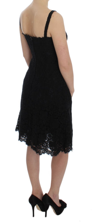 Vestido de rodilla negro con encaje floral