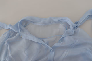 Top de seda azul claro con cuello ascot y mangas largas