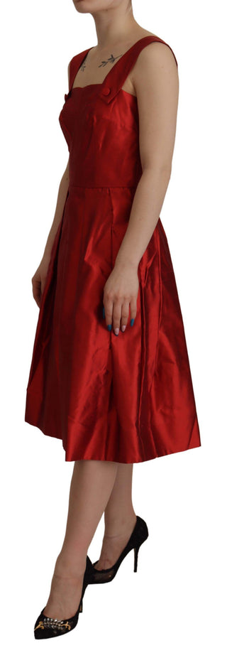 Rotes A-Linien-Kleid aus plissierter Satseide