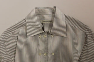 Camisa casual de ajuste regular blanca y gris a rayas