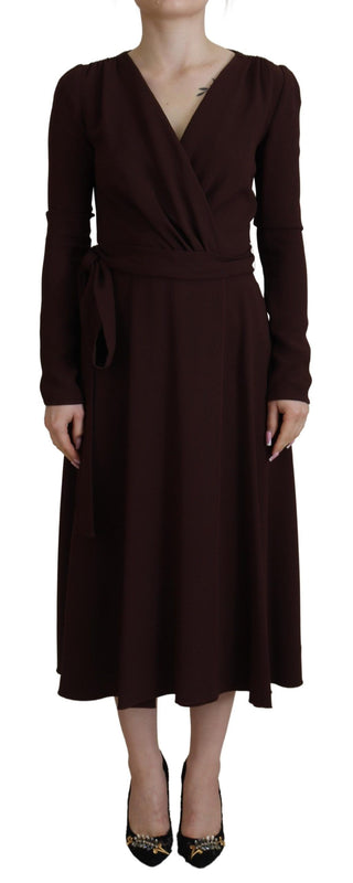 Braunes Wickelkleid mit langen Ärmeln und Stretchanteil in Midilänge