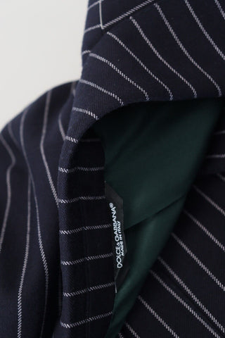 Blazer azul oscuro de lana con rayas y cierre de un solo botón