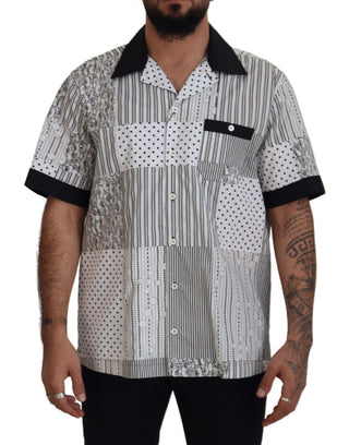 Camisa blanca con estampado negro y botones