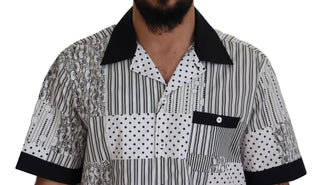 Camisa blanca con estampado negro y botones