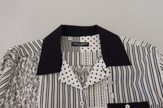 Camisa blanca con estampado negro y botones