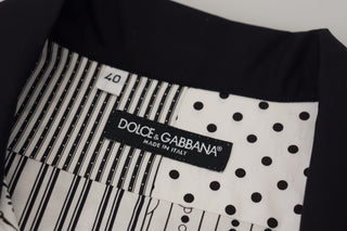 Camisa blanca con estampado negro y botones