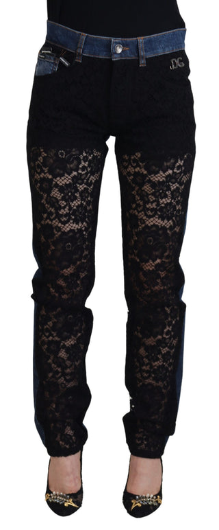 Jeans ajustados negros de mezclilla con encaje floral en la parte delantera