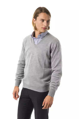 Herrenpullover aus grauer Wolle