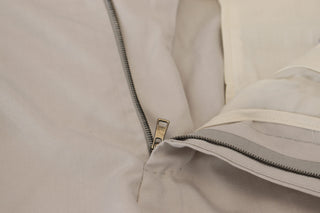 Off-White Seidenchinohose mit mittlerer Bundhöhe