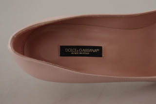 Pinkfarbene Lackleder Kitten Heel Pumps