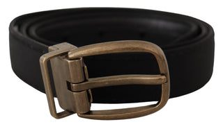 Cinturón negro de cuero grosgrain con hebilla metálica de bronce