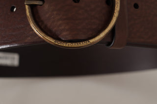 Brauner Ledergürtel mit breiter Taille, Logo und runder Metallschnalle