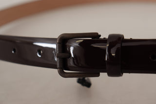 Gürtel aus schwarzem Lackleder mit Logo-Metallschnalle
