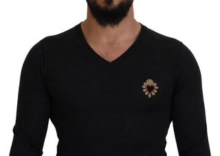 Grauer Kaschmir-V-Ausschnitt-Pullover mit goldenem Herz