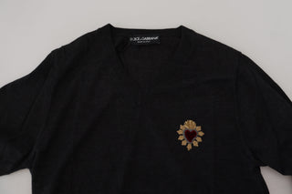 Grauer Kaschmir-V-Ausschnitt-Pullover mit goldenem Herz