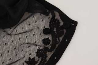 Cardigan negro con botones y encaje floral