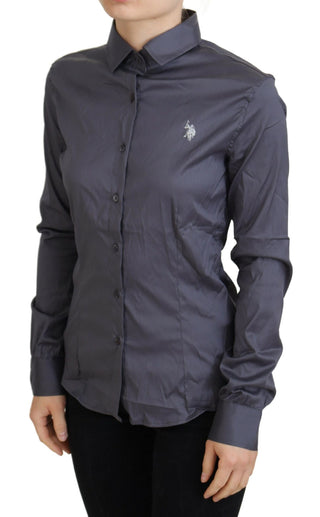 Blusa gris con cuello y mangas largas estampada