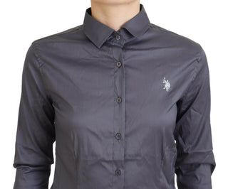 Blusa gris con cuello y mangas largas estampada
