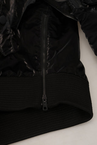 Schwarze Nylon-Kapuzen-Bomberjacke mit durchgehendem Reißverschluss
