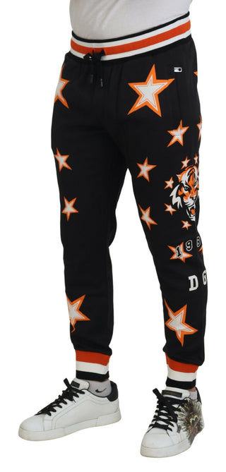 Pantalones deportivos con estrella naranja y negro