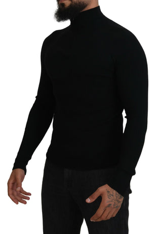 Schwarzer Rollkragenpullover mit halbem Reißverschluss