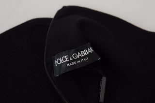 Schwarzer Rollkragenpullover mit halbem Reißverschluss