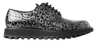 Zapatos derby negros y blancos de charol