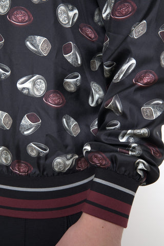 Seidenpullover mit Rundhalsausschnitt und schwarzem Ringmuster