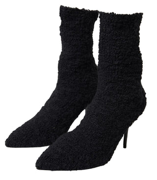 Botas negras de tacón de aguja hasta media pantorrilla