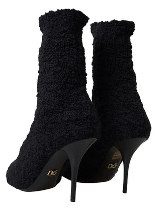 Botas negras de tacón de aguja hasta media pantorrilla