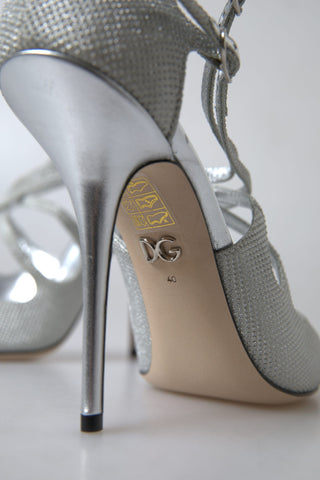Zapatos de salón con tacón y sandalias plateadas brillantes