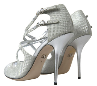 Zapatos de salón con tacón y sandalias plateadas brillantes