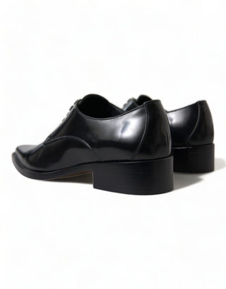 Schwarze Leder-Schnürschuhe mit flachem Absatz