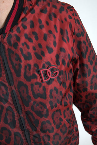 Chaqueta corta bomber con estampado de leopardo rojo