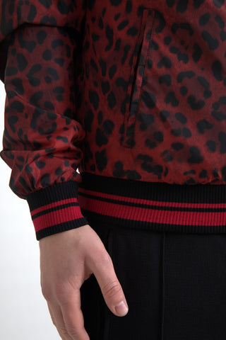 Chaqueta corta bomber con estampado de leopardo rojo