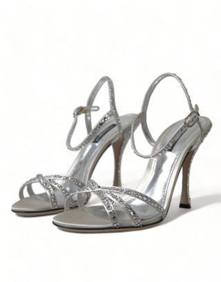 Silberne Sandalen mit Knöchelriemen